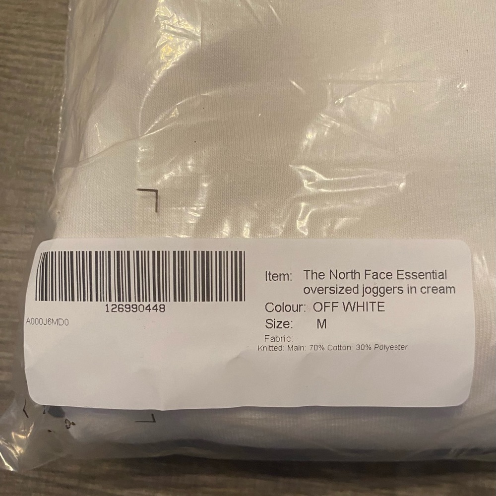NEW - The North Face Oversized Essential joggers in cream. Medium. - Picture 3 of 4